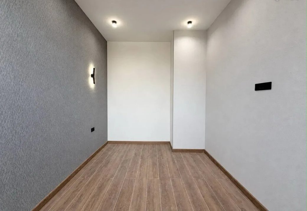 102524789