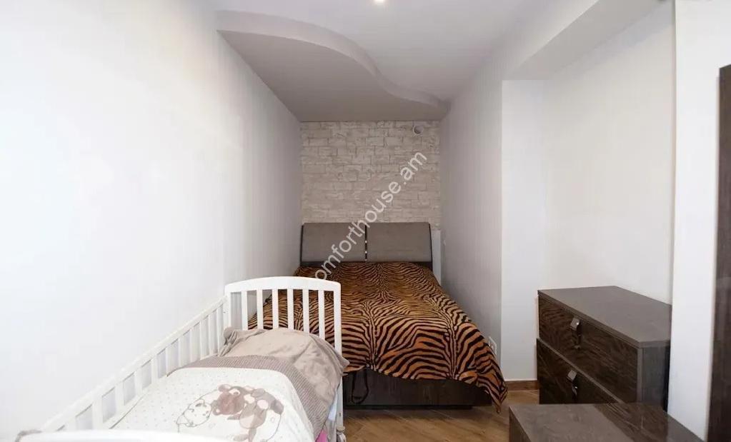 102601246
