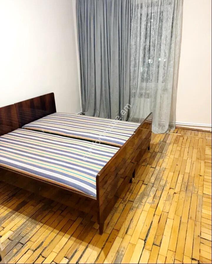 468537-3449988-crop