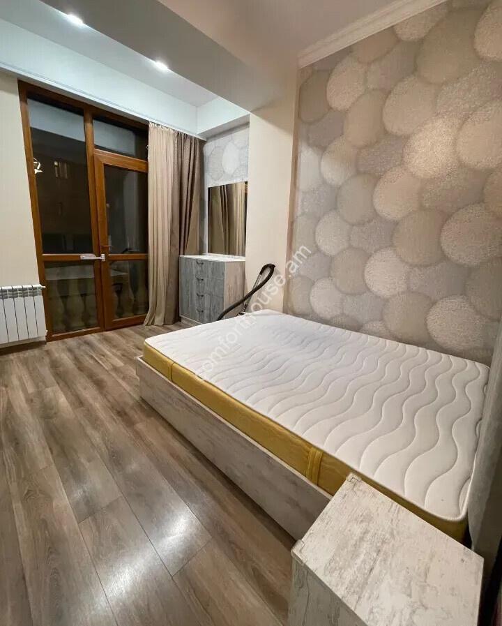 468589-3450704-crop