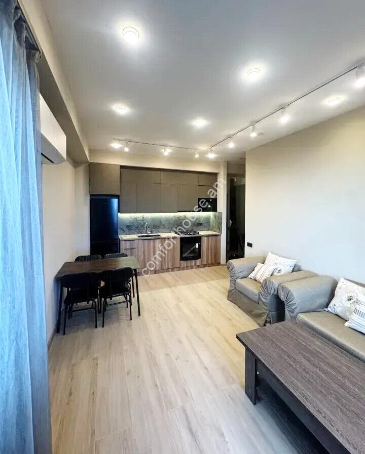 468698-3452438-crop