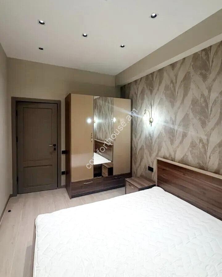468698-3452446-crop