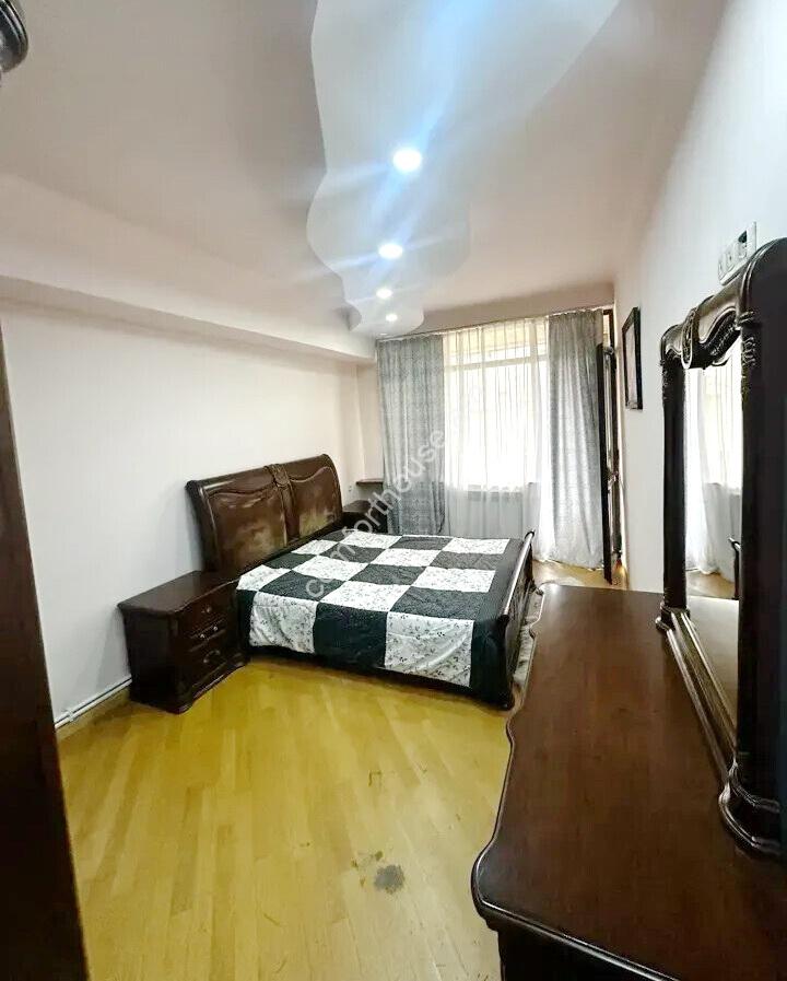 469031-3457742-crop