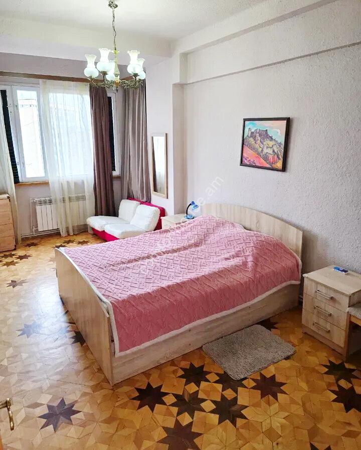 469719-3468341-crop