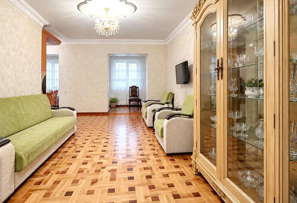 469810-3469585-crop