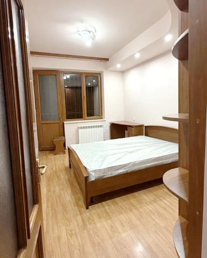 469848-3470244-crop