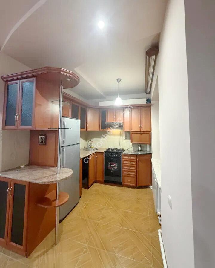 469848-3470248-crop
