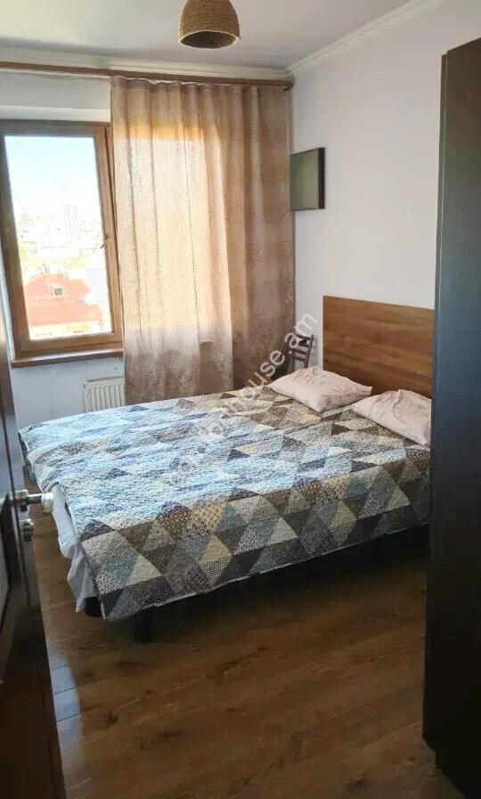 469886-3470839-crop