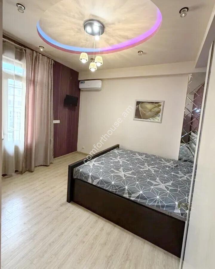 469892-3470888-crop
