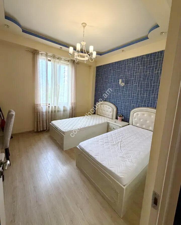 469892-3470896-crop