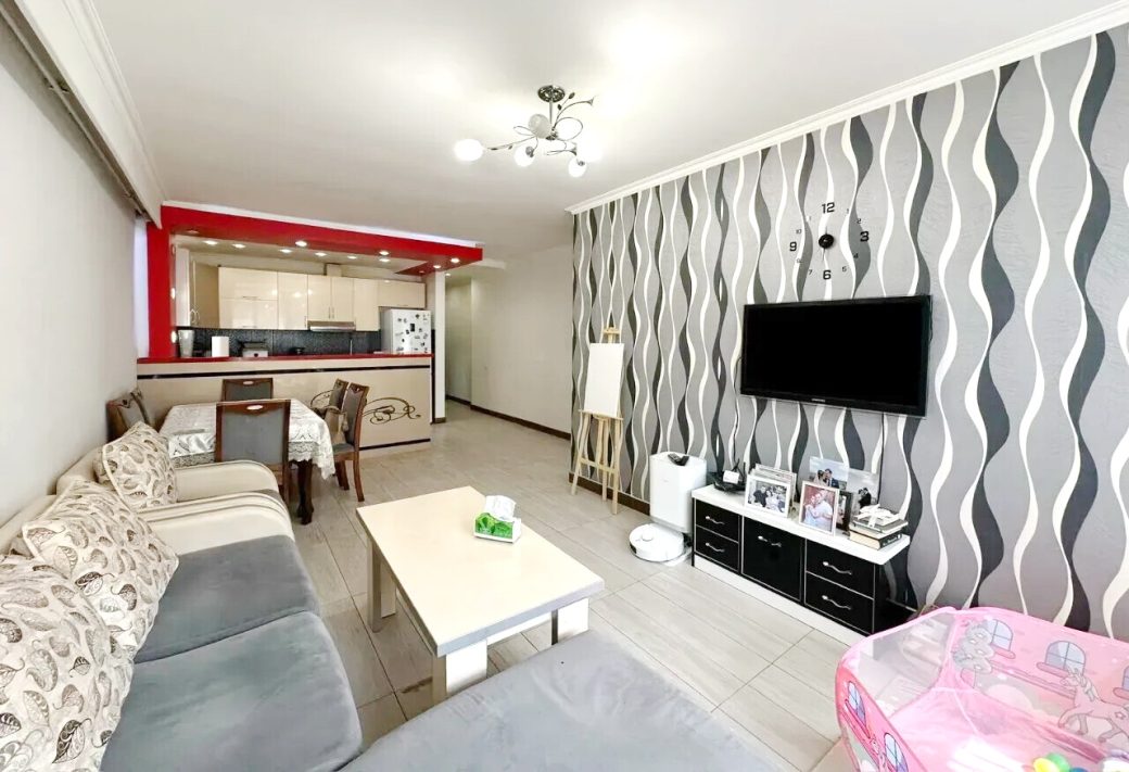 470004-3472743-crop