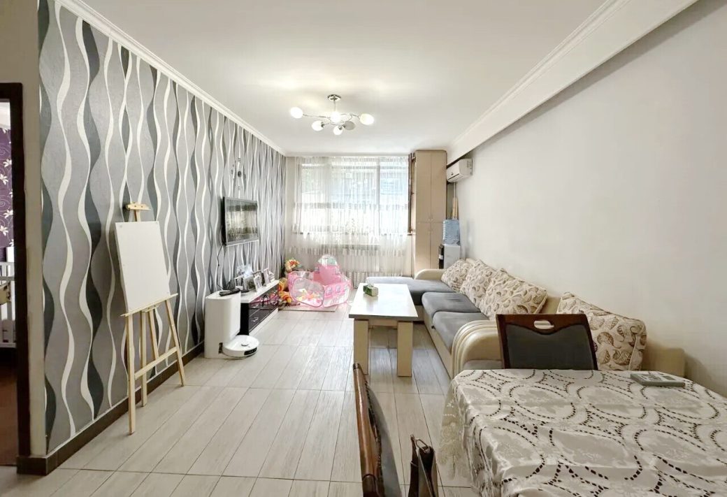 470004-3472745-crop