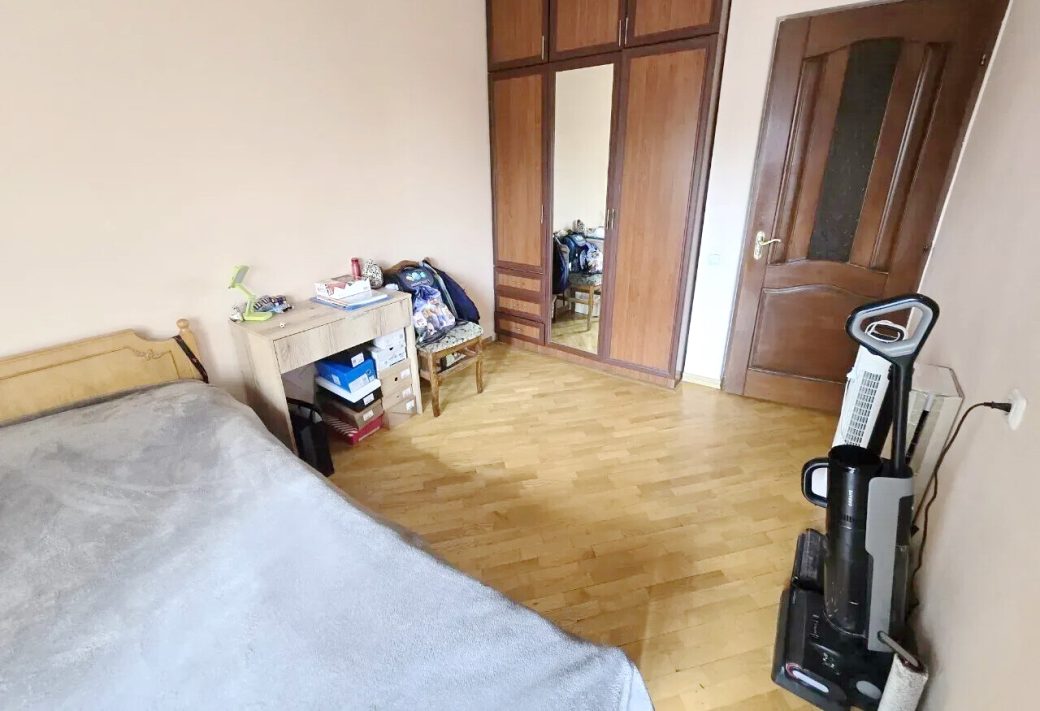 470241-3476569-crop
