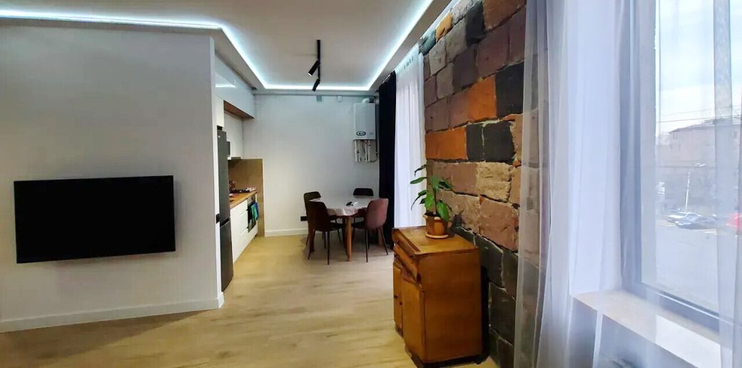 470817-3485102-crop